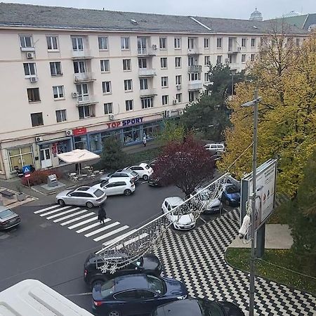 Garsoniera Centru Vechi English Park Крайова Екстер'єр фото
